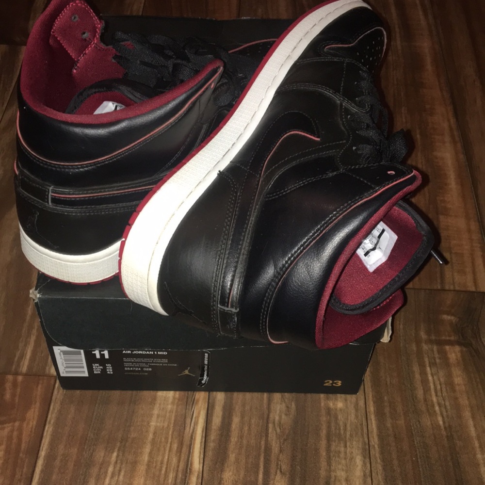 Sneakers